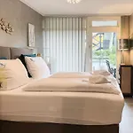 Robinson Apartment *